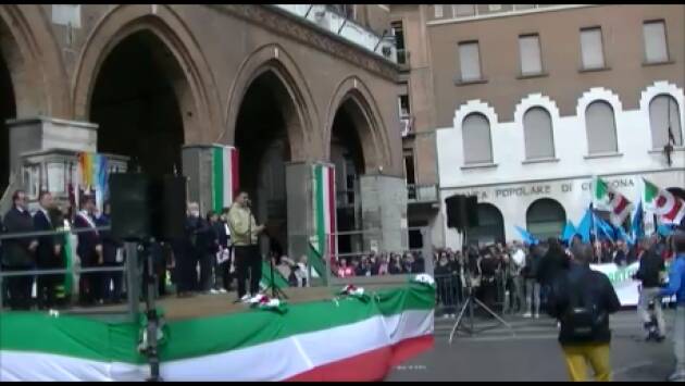 Cremona festeggia il 25 aprile 2023 Molta gente in piazza Viva la Costituzione (video)