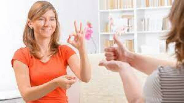 Uil Scuola Cremona L'intelligenza artificiale protagonista nella lingua dei segni