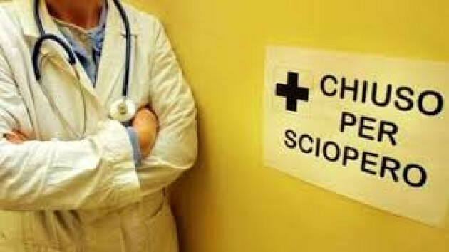 SANITÀ PUBBLICA AL COLLASSO? IL GOVERNO TAGLIA PERSONALE E PRIVATIZZA LA SALUTE