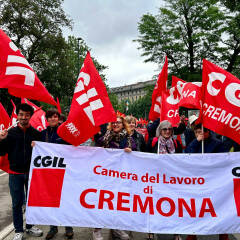 In 300 con la  CGIL  Cremona in piazza a Milano per una nuova stagione di lavoro e diritti