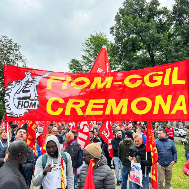 In 300 con la  CGIL  Cremona in piazza a Milano per una nuova stagione di lavoro e diritti