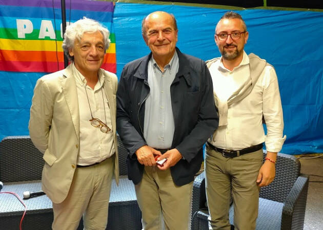 Pierluigi Bersani il #PD di Pessina Cremonese ritrova il suo leader e lo abbraccia (Video)