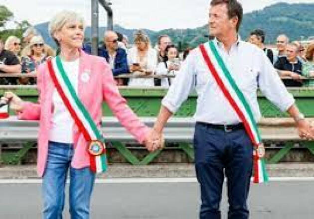 Bergamo e Brescia Anche gli anziani uniti in una catena umana straordinaria