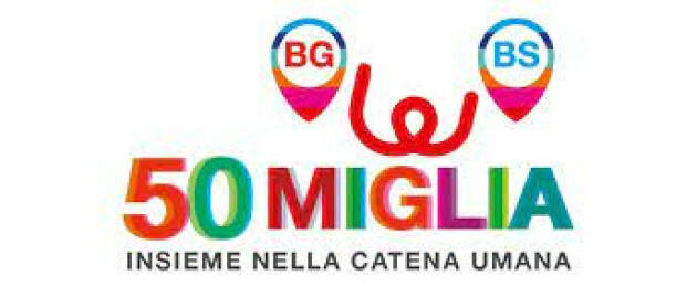 Bergamo e Brescia Anche gli anziani uniti in una catena umana straordinaria