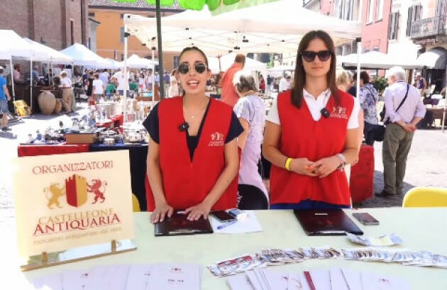 Pochette da Sera in Acrilico a Forma di Uovo Lucido