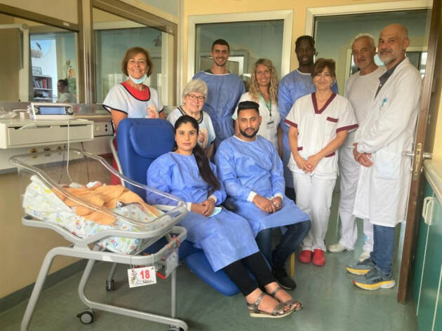 ASST OSPEDALE DI CREMONA DUE POLTRONE PER L’ALLATTAMENTO ALL’OSTETRICIA