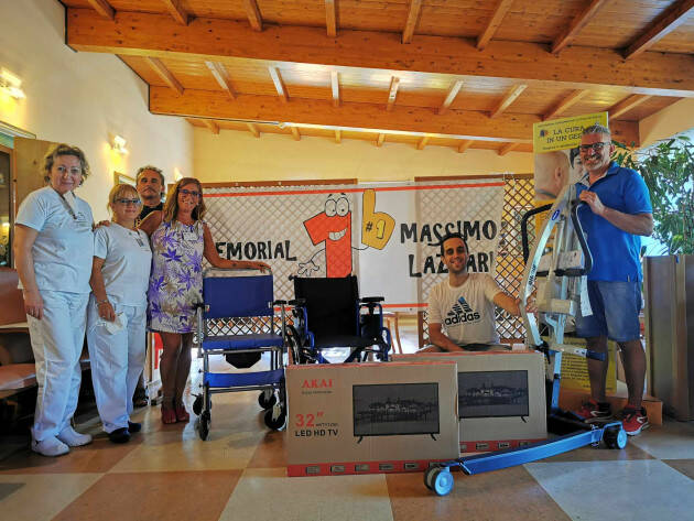 (CR) Consegnato all'Hospice Ospedale Maggiore il ricavato della “SERATA di LAZZA”