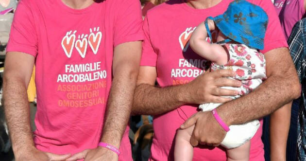 PALAZZO MARINO. COPPIE OMOGENITORIALI, SI’ ALLA TRASCRIZIONE DEL PADRE BIOLOGICO   