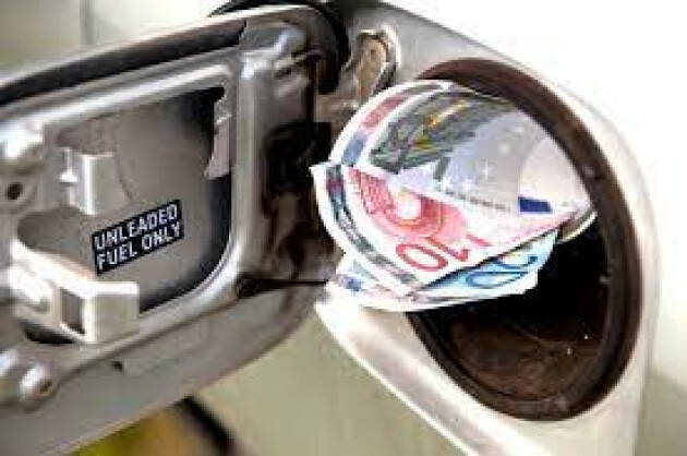 ADUC Caro benzina. Governo a ruota libera, non capisce i problemi che crea e aggrava