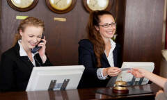 Turismo a Milano, crescono le richieste per il receptionist