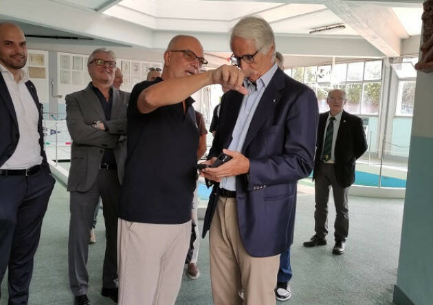 Giovanni Malagò presidente del Coni visita a sorpresa la canottieri Bissolati di Cremona