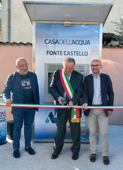 Scandolara Ripa d’Oglio, Padania Acque: Inaugurata la casa dell’acqua “Fonte Castello”