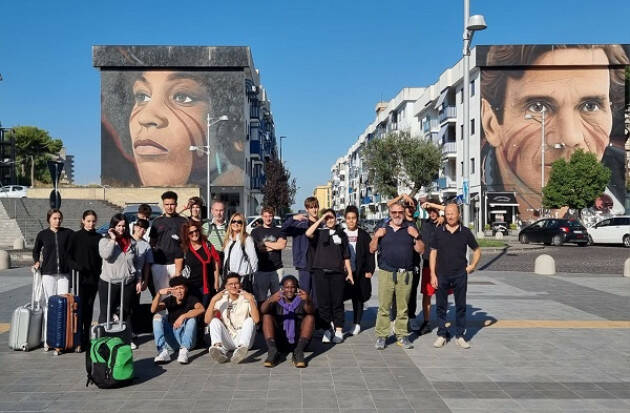 (CR) Studenti e Insegnati IAL Lomb. e SPI-CGIL (Cr) a Scampia  | SPI-Cgil Cremona