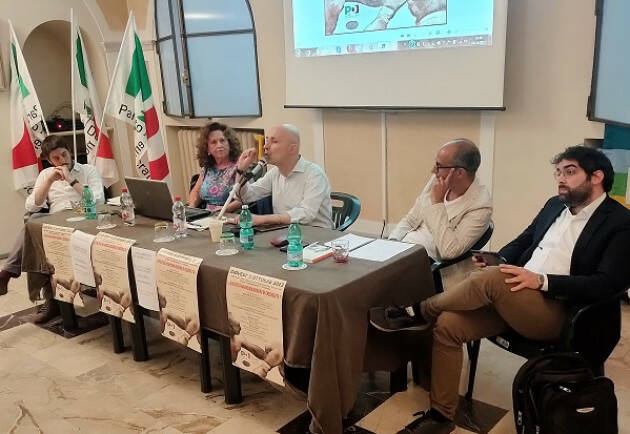 PD CR Incontro con PANARARI, la passione per la politica riempe la sala