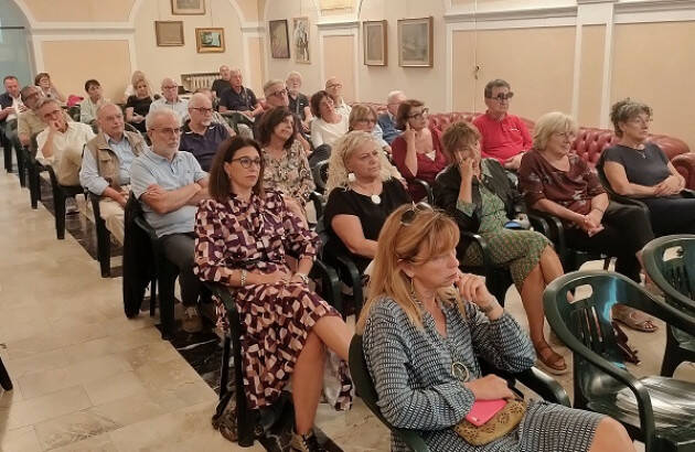 PD CR Incontro con PANARARI, la passione per la politica riempe la sala