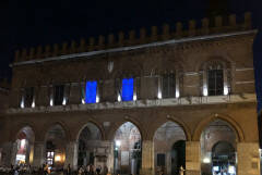 (CR) Giornata internazionale della dislessia, Palazzo Comunale si è illuminato di blu