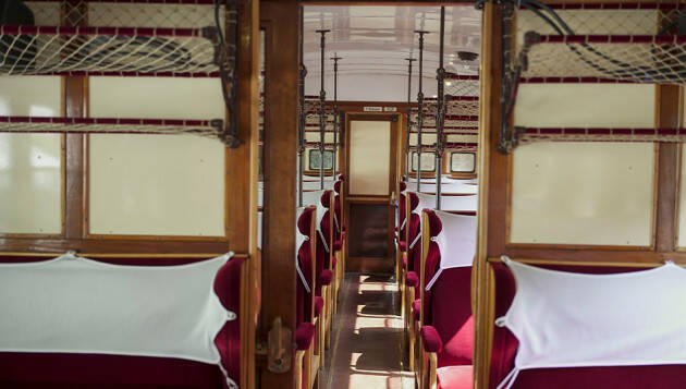 Milano con il treno storico verso il lago Maggiore sulle note di Puccini