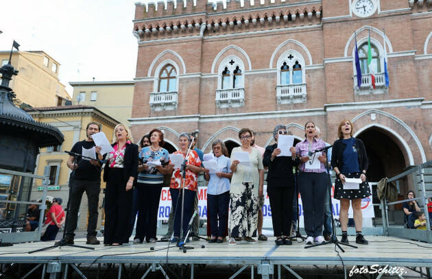  Casalmaggiore 500 cittadini in corteo per non far spegnere  l'Ospedale OglioPo