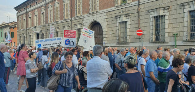  Casalmaggiore 500 cittadini in corteo per non far spegnere  l'Ospedale OglioPo