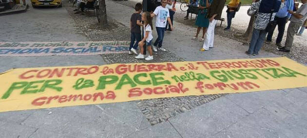 Cremona Tavola della Pace in piazza per fermare la guerra  in Terra Santa (Video)