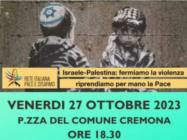 Cremona per la pace in Israele-Palestina, bambini che giocano sulla bandiera