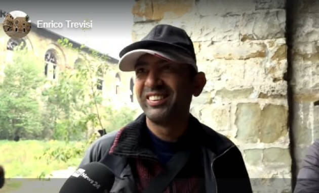 (CR) Pianeta Migranti don Enrico Trevisi vescovo di Trieste visita i Silos dei migranti