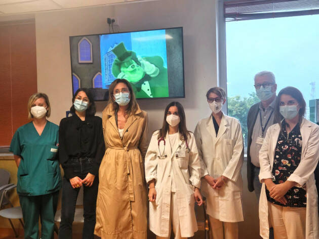 ASST CREMA Rotaract Terre Cremasche, una smart tv  in dono al reparto di pediatria