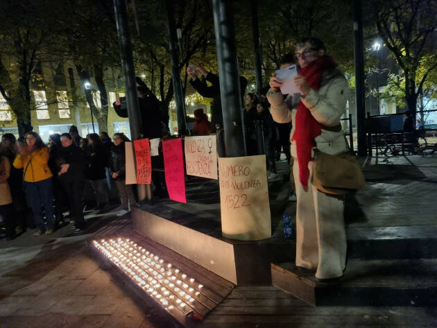 (CR) Tanti cittadini al presidio facciamo rumore per Giulia e per tutte noi