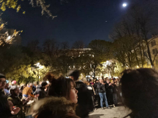 (CR) Tanti cittadini al presidio facciamo rumore per Giulia e per tutte noi