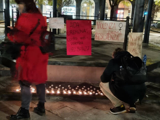 (CR) Tanti cittadini al presidio facciamo rumore per Giulia e per tutte noi