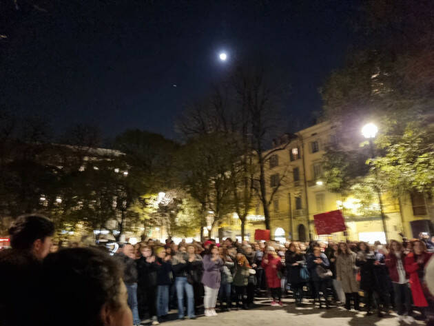 (CR) Tanti cittadini al presidio facciamo rumore per Giulia e per tutte noi