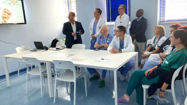 DIECI ELETTROCARDIOGRAFI TASCABILI DONATI ALLE CARDIOLOGIE DI CREMONA E OGLIO PO