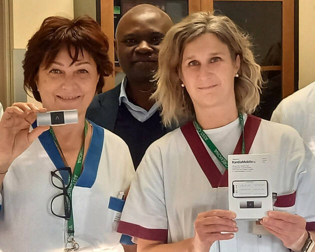 DIECI ELETTROCARDIOGRAFI TASCABILI DONATI ALLE CARDIOLOGIE DI CREMONA E OGLIO PO