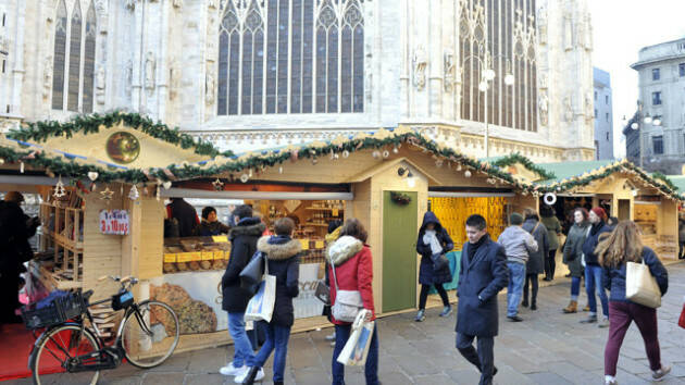 NATALE. INAUGURATO IL TRADIZIONALE MERCATINO IN PIAZZA DUOMO