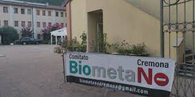 Gazebo informativo Comitato BiometaNO Cremona in p.zza Stradivari sabato 16 dicembre