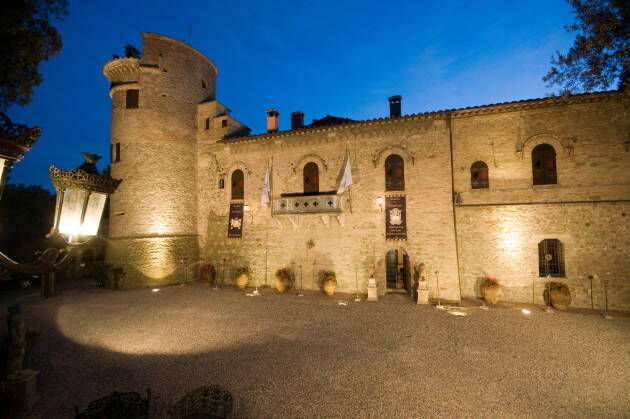 Castelleone . In breve la sua storia 18 aprile 1188 fu posata la prima pietra