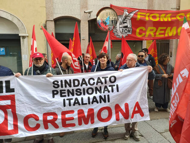 CGIL-UIL MAI PIÙ MORTI SUL LAVORO  Presidio davanti alla Prefettura  di Cremona