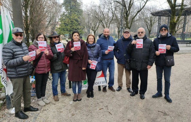 Il PD di Cremona al presidio sulla sanità