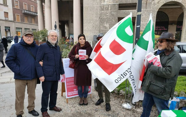 Il PD di Cremona al presidio sulla sanità