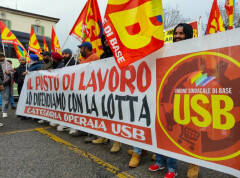 Zerocalcare a Cremona per sostenere i lavoratori licenziati della Prosus.