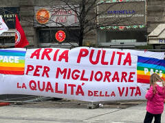 Milano grande manifestazione promossa da oltre 50 associazioni per l'aria pulita.