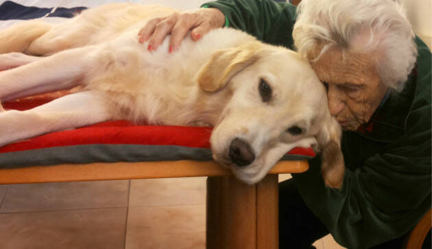 Cooperativa Santa Lucia di Asola porta la pet therapy nelle residenze per anziani