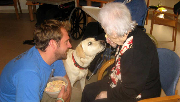 Cooperativa Santa Lucia di Asola porta la pet therapy nelle residenze per anziani
