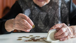 Altroconsumo Bonus anziani : da 1.412 euro al mese per gli over 80 