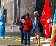 (CR) ADESSO BASTA Il presidio di Cgil e Uil durante lo sciopero di giovedì 11 aprile