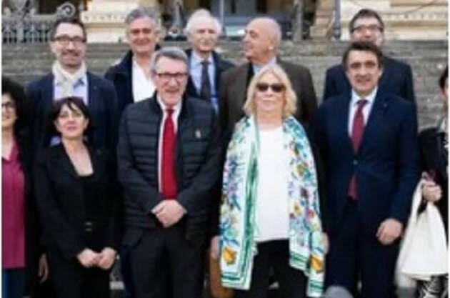 La Cgil Lancia 4 referendum: PRECARIETÀ APPALTI LICENZIAMENTI JOBS ACT