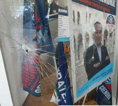(CR) Vandalismo alla sede del candidato Alessandro Portesani. La solidarietà.