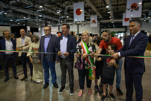 Taglio del nastro a CremonaFiere per Japan Show e Italian Koi Expo.