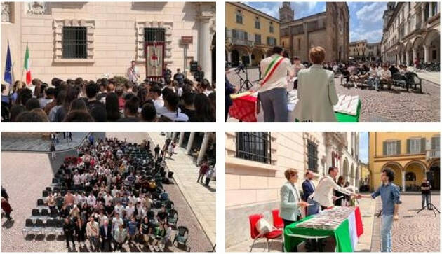 Consegna della costituzione ai residenti neo diciottenni