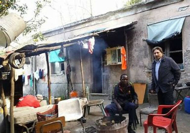 Pianeta migranti. Non spesi i 200 milioni del Pnrr per sanare i ghetti degli immigrati